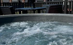 Ffrith Park Hotel Pods